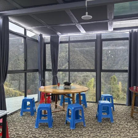 Longquan Colorful Carp Hotel