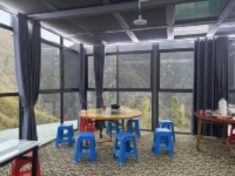 Longquan Colorful Carp Hotel