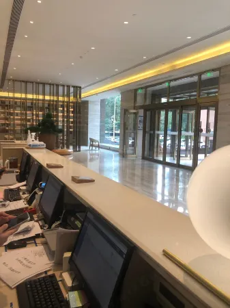 Qibai Homestay (Fude Guangchang) Отели рядом с достопримечательностью «Yanjing Institute of Technology»