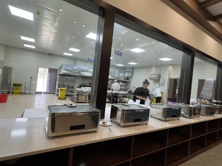 Wangrun Hotel Отели в г. Шигадзе