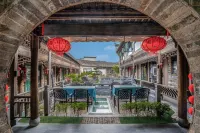 Hongcun Li · Qinghe MIRACLE · WONDERLAND Leisure Courtyard Mountain View Resort Chinese Inn