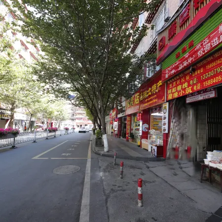 Alleyside Cottage Homestay (Kangding Liuliu City Love Song Square)