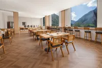 Daocheng Four Seasons Oxygen-enriched Hotel - Mountain view