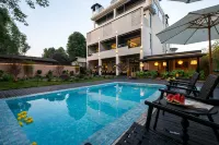 Villa Mirador Courtyard Hot Spring Lodge (located in the Qingcheng Mountain scenic area) - Pet friendly