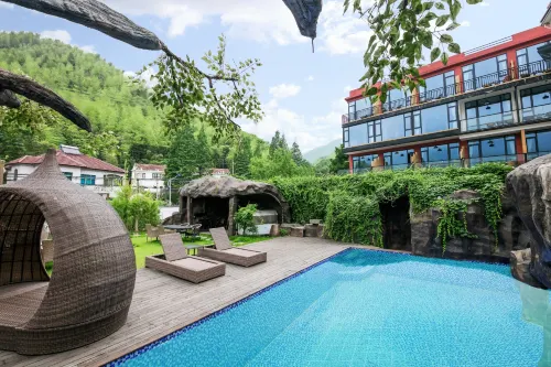 Floral Hotel Hongfangzi - مسبح