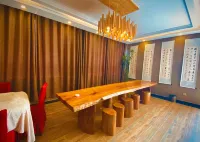 Dunhuang Mengzhitu Hotel (Mingsha Mountain and Crescent Moon Spring Scenic Area)