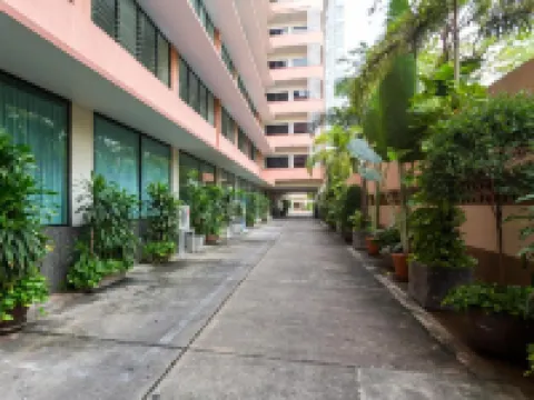 Capital Mansion Hotel berhampiran Capital Mansion Executive Living Suites