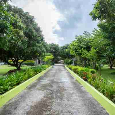 OYO 909 Guiding Star Resort Hotel Exterior