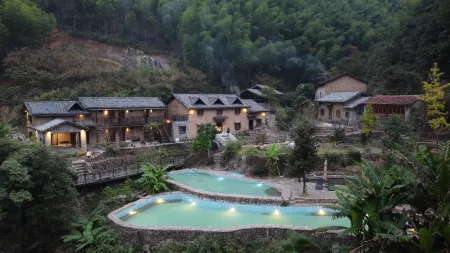 Floral Hotel · Quzhou Yueming Cangwu Hotel  (Ziweishan National Forest Park Branch) Отели рядом с достопримечательностью «Dragon Gate Conyon»
