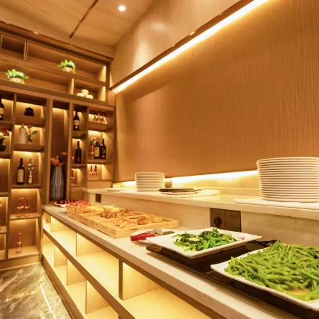 Denis Hotel (Wuzhou Chenxi Mingdu New City Branch)