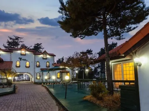 Taean Elmar Pension - Pool