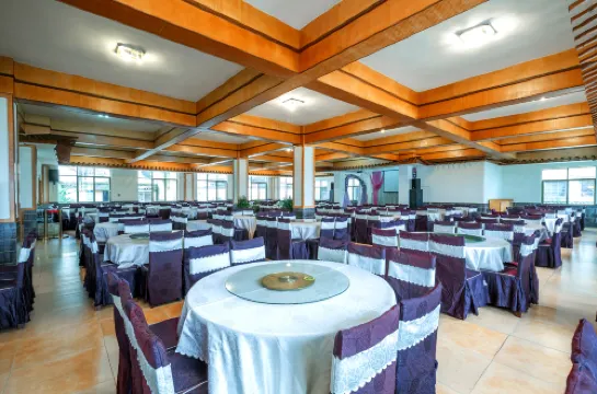 Yunti Hotel Makanan Photos