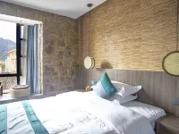 Muxi Holiday Homestay (Taizhou Tiantai County Branch) Hotels near Qiongtai Fairyland Canyon