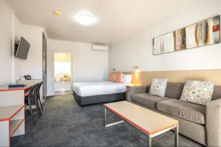 Nightcap at Ferntree Gully Hotel Motel Отели в г. Эмералд