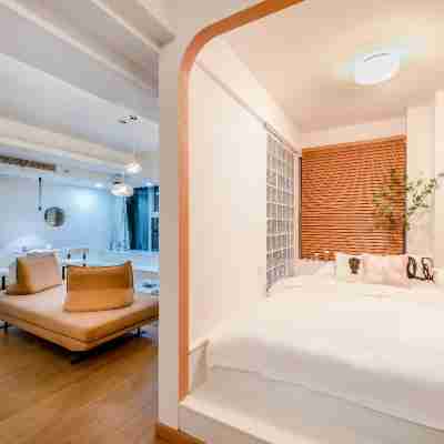 Mr. Smile Sky-View Designer Apartment Rooms