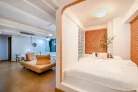 Mr. Smile Sky-View Designer Apartment