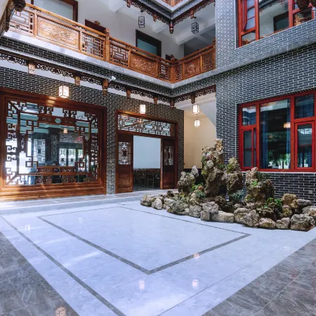Chunshan Xiaozhu Private Hot Spring Homestay (Mount Qingcheng)