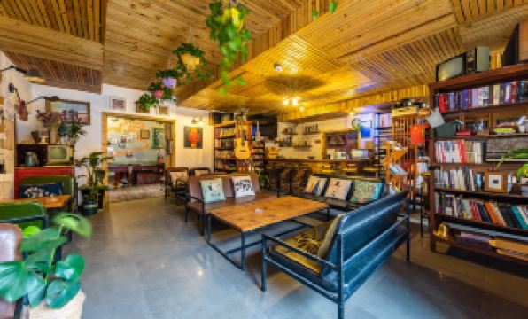 Chunyu Qiyuan International Youth Hostel