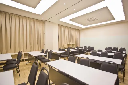 M+ Boutique Hotel Отели рядом с достопримечательностью «Университет Ридинг Малайзия»