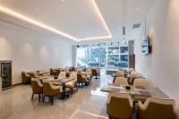 Lavande Hotel Xinyang Xi County Longhu  Easyhome Store. Hotels in Xixian