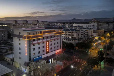 โรงแรมกว่างเหยียน ตุนหวง (ตลาดกลางคืนชาซโจว) โรงแรมใกล้สนามกีฬาเมือง