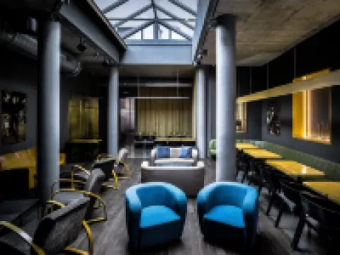 The Icon Hotel & Lounge