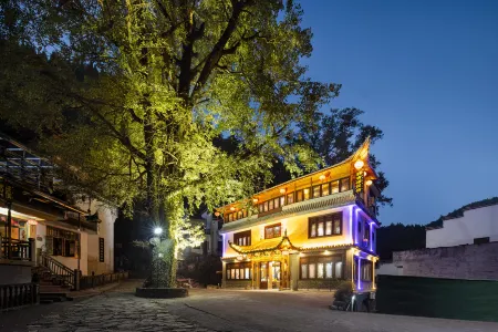Wuyuan Ginkgo Building Art Beauty Su (Shicheng Hongfeng Resort) Отели рядом с достопримечательностью «Guzhang Folklore Garden»