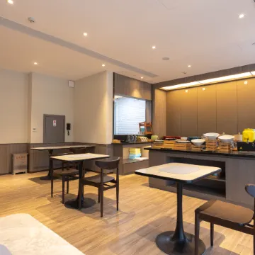 HanTing Hotel (Suning Shuohuang North Station)