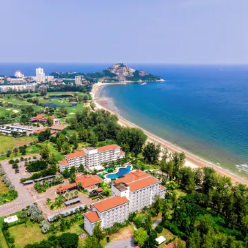 Seapine Beach Golf and Resort Hua Hin Отели рядом с достопримечательностью «Суан Сон Прадипхат»