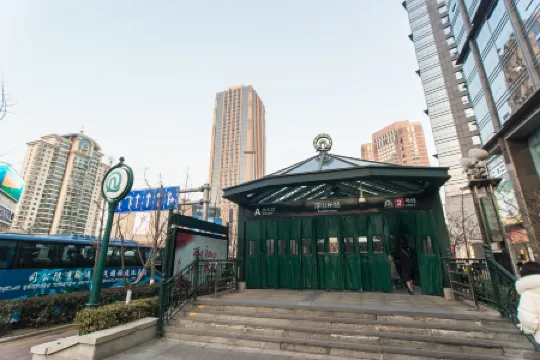 3rd space apartment Отели в г. Циндао