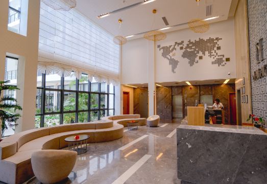 2. 날라기 호텔..