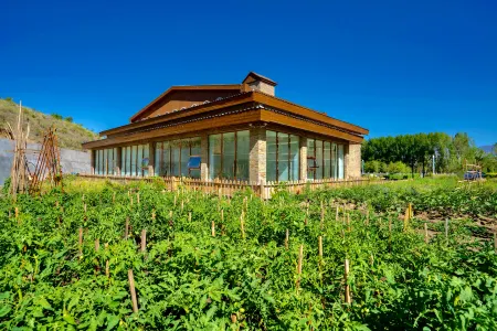 Hanyu Lefu Hotel (Fuyun Binhe Park) Отели рядом с достопримечательностью «Fuyun Cultural Relic Hall»
