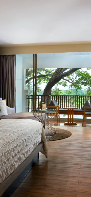 ห้องพักแบบ 1 เตียงคิงไซส์ วิวสวน พร้อมระเบียง 