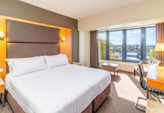 2. 리지스 로터루아..