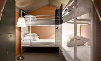 Urban Camper Hostel & Bar