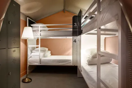 Urban Camper Hostel & Bar