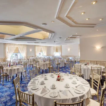 New Continental Hotel, Sure Hotel Collection by Best Western Отели рядом с достопримечательностью «Торговый центр "Марш-Миллз"»