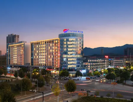 Zhihui orange Hotel (Dongyang Wood Carving City Yintai City Branch)