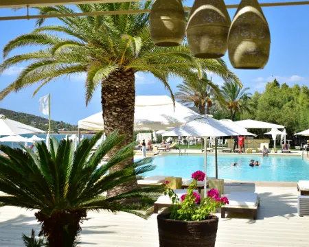 Plaza Resort Hotels in Saronikos
