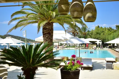 Plaza Resort Hotels in Saronikos