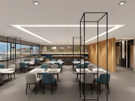 Homeinn Selected Hotel (Boxing Long-distance Bus Station Wanzhong Food Plaza)