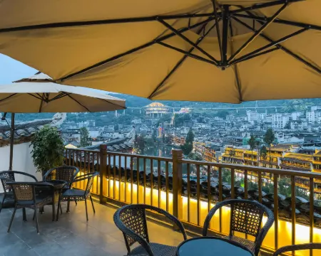 Phoenix Yuanshe Riverview Homestay (Phoenix Scenic Area Nanhua Branch) โรงแรมในเฟิ่งหวง