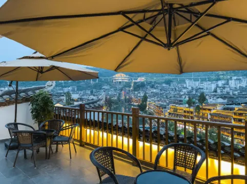 Phoenix Yuanshe Riverview Homestay (Phoenix Scenic Area Nanhua Branch) Отели рядом с достопримечательностью «Temple of the Queen of Heaven»