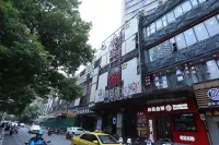 咖居鉑金飯店（南京新街口地鐵站德基廣場店） 萬景園附近的飯店