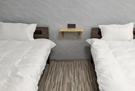 Tuncheng Xiashan Garden hotel Отели рядом с достопримечательностью «Wolong Mountain»