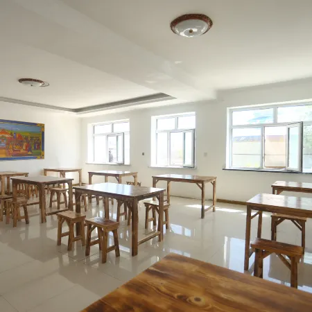 Hulunbuir Erguna Cloud Pasture Luxury Resort Hotel (Heishantou Branch)