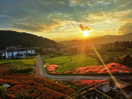 TENGCHONGTENGYUSHIGUANG Отели рядом с достопримечательностью «Mayu Valley Hot Spring Town»