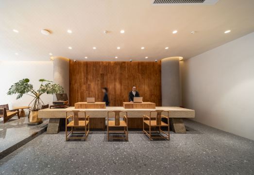 오리엔탈 보그 호텔의 편안한 침구와 객실 인테리어