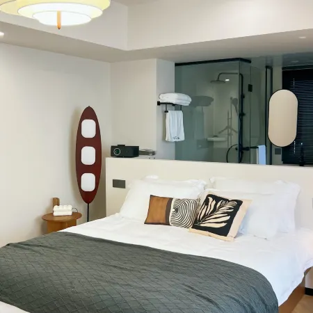 Jiujian Yixu · Mid-Century Style Designer Apartment (Linhai Yintaicheng)