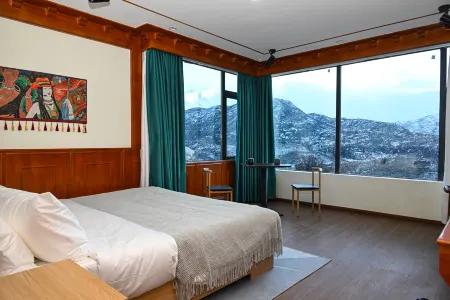 Laigu Glacier Yalasuo Homestay